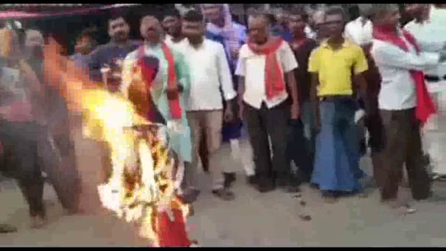 सुल्तानगंज अगुवानी गंगा नदी पर निर्माणाधीन पुल जमींदोज होने पर भाजपा कार्यकर्ताओं ने मुख्यमंत्री का जलाया पुतला