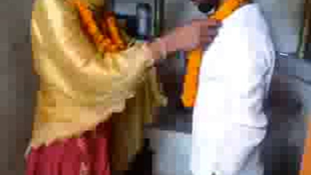 समाजसेवियों ने नवेलवा स्थित दुर्गा मंदिर में कराई प्रेमी युगल की शादी