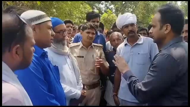 सलेमपुर गांव में शव दफनाने को लेकर दो समुदाय के बीच तनाव की स्थिति हुई उत्पन्न प्रशासन के पहल पर मामला हुआ शांत