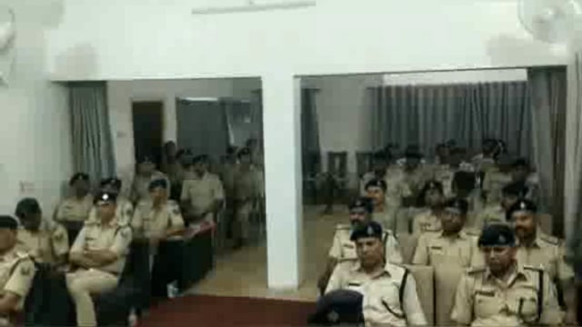 चांदन जलाशय स्थित गेस्ट हाउस में एसपी ने पुलिस पदाधिकारियों के साथ की क्राइम मीटिंग