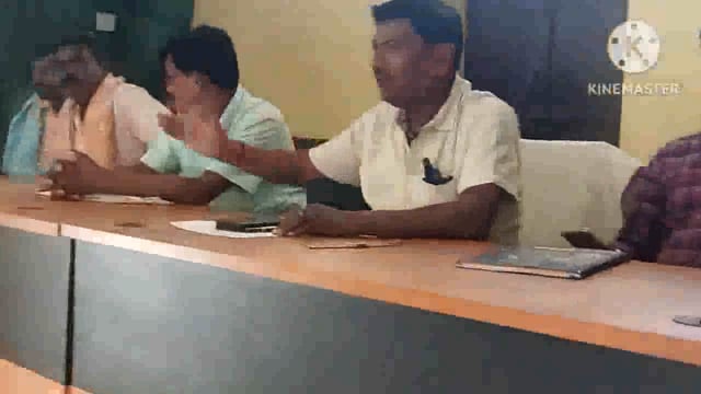 प्रशासक एवं प्रखंड सहकारिता पदाधिकारी ने सभाभवन फुल्लीडुमर में पाटीदारों के साथ की बैठक