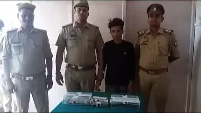 लूट के रुपये, स्मैक, फर्जी नम्बर प्लेट की मोटर साइकिल, तमंचा साथ एक अभियुक्त को कोहन्डौर पुलिस ने गिरफ्तार कर जेल भेजा