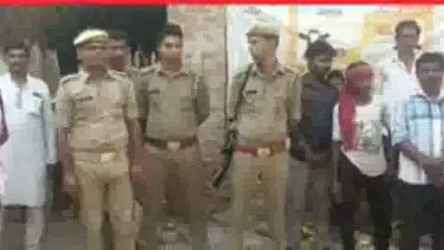 युवक की हत्या, हत्यारोपी के घर सम्मुख परिजन ने खोदी कब्र, शव अंतिम संस्कार से किया इनकार, भारी पुलिस बल तैनात