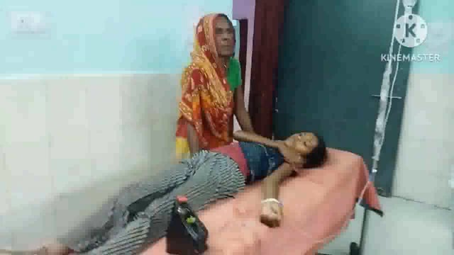 टटिया खोलने के क्रम में करंट लगने से खजाना गाँव के 13 वर्षिय बच्ची हुई जख्मी फुल्लीडुमर अस्पताल में हुआ ईलाज