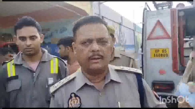 किराने की दुकान में लगी भीषण आग लाखों का नुकसान एक वृद्ध महिला हुई बेहोश आधा दर्जन गाड़ियों ने आग पर पाया काबू