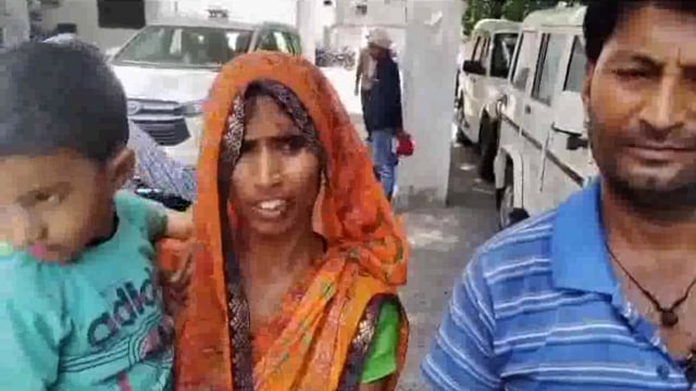 मूकबधिर की संपत्ति का हिस्सा न देने पर पत्नी पति को लेकर पहुंची एसएसपी कार्यालय