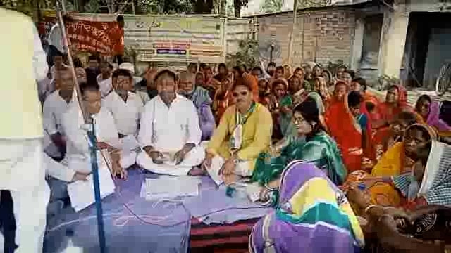 महंगाई के खिलाफ महागठबंधन के कार्यकर्ताओं ने अमरपुर प्रखंड मुख्यालय में दिया धरना, केंद्र सरकार के खिलाफ की नारेबाजी