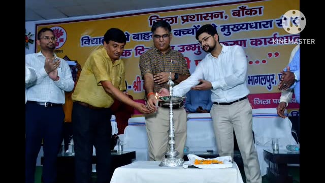उन्मुखीकरण कार्यशाला प्रमंडलीय आयुक्त ने दीप प्रज्वलित कर किया उद्घाटन 