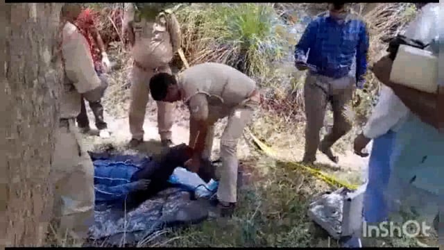 रेलवे इस्टेशन के पास अज्ञात युवक का शव पेड़ से मिला लटका, इलाके में फैली सनसनी, पुलिस ने पंचनामा भर पोस्टमार्टम को भेजा.