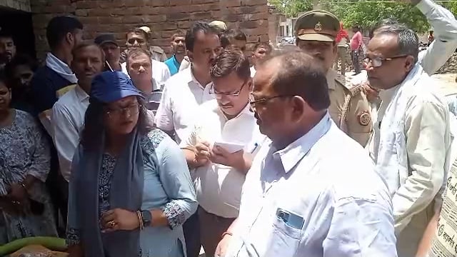 कानपुर देहात जिला अधिकारी ने गांव रोहिणी में ग्राम चौपाल लगाकर ग्रामीणों की सुनी समस्याएं