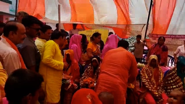 सांसद संगम लाल गुप्ता का गाँव में प्रवास, सांसद को अपने बीच पाकर ग्रामीण बेहद खुश