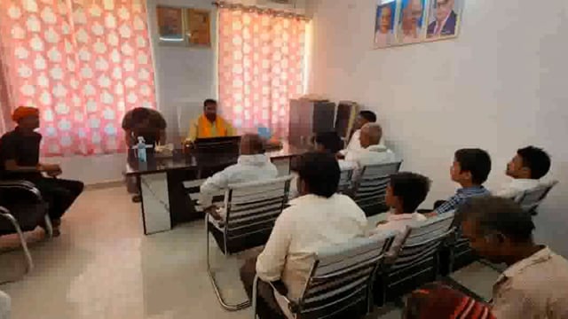 नगर पंचायत बिस्कोहर कार्यालय पर अध्यक्ष अजय गुप्ता ने नगर वासियों के साथ की बैठक