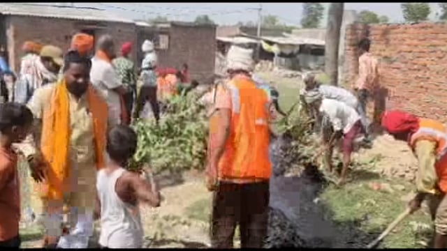 नगर पंचायत बिस्कोहर में विगत वर्षों से जाम पड़े नाले को अध्यक्ष नगर पंचायत बिस्कोहर अजय गुप्ता ने मौके पर पहुंच कर कराया 