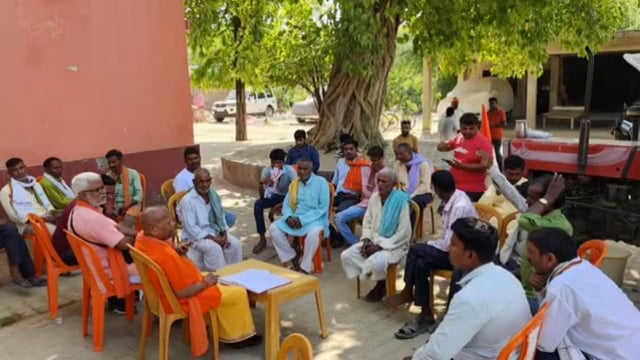 धौरीकुइंया अपने आवास पर सदर विधायक श्याम धनी राही ने क्षेत्र की आई जनता जनार्दन की सुनी समस्या