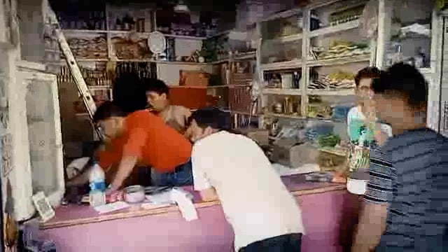 शहर के बंगाली टोला मोहल्ले से अज्ञात चोर ने बोलेरो कार चोरी कर हुआ फरार सीसीटीवी में कैद हुई वारदात