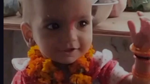 जिला अलीगढ़ मोटीसे घर में लगी आग डेढ़ वर्षीय बच्ची की जलकर हुई मौत -बाप की हालत गंभीर दिल्ली रेफर