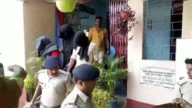 पुलिस पर हमला मामले में वर्षो से फरार 4 लोग गिरफ्तार एवम हथियार बरामद प्रेस वार्ता कर दी गई जानकारी