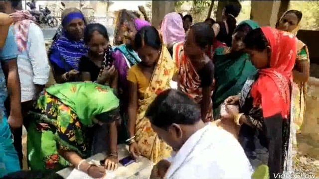 सुखाड़ की राशि भुगतान को लेकर नवाबगंज में किया गया ग्राम सभा का आयोजन