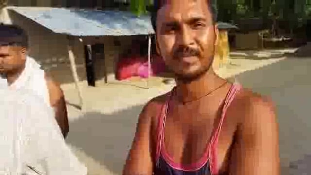 आज़ादी के बाद से गाँव मे नही पहुँची बिजली, ग्रामीणों ने जनप्रतिनिधि के खरबोटे पैर, सिर्फ अश्वासन नही पहुँची बिजली
रामपुर खास विधानसभा