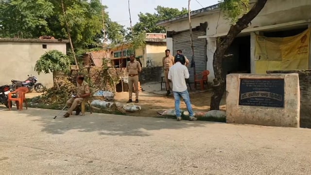 होरीलापुर में हुए दो पक्ष के विवाद के बाद गांव में भारी पुलिस बल तैनात चप्पे-चप्पे पर पुलिस की पैनी नजर