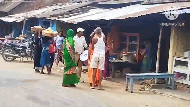 आषाढी पूजा को लेकर फुल्लीडुमर प्रखंड क्षेत्र के विभिन्न काली मंदिरों में पूजा अर्चना के लिए उमड़ी श्रद्धालुओं की भीड़