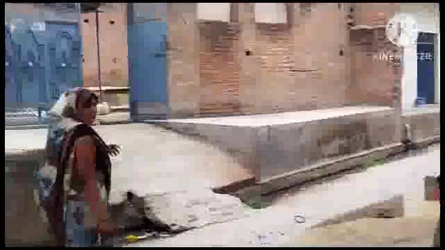 कानपुर देहात अमरौधा - बिजली विभाग की लापरवाही आई सामने ग्रामीणों के द्वारा शिकायत करने पर भी नहीं हुई कोई सुनवाई।