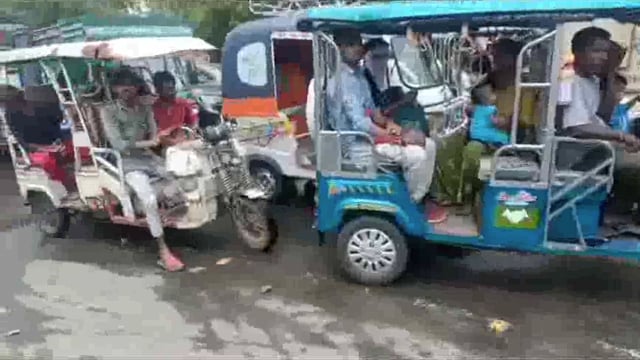 अघोषित विद्युत कटौती के विरोध में छात्रों ने किया रोड जाम बिजली विभाग कटौती मुक्त नहीं किया  तो किया जाएगा बड़ा आन्दोलन