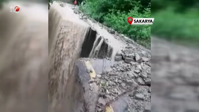 Şiddetli Yağmur Yolu Çökertti, Sular Adeta Şelale Gibi Aktı