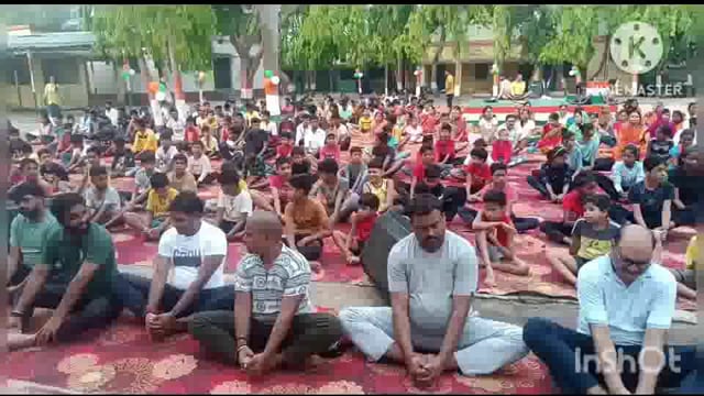 सूरजगढ़ा प्रखंड कार्यालय के प्रांगण में अंतर्राष्ट्रीय योग दिवस के अवसर पर कराया गया हजारों लोगों को योगाभ्यास