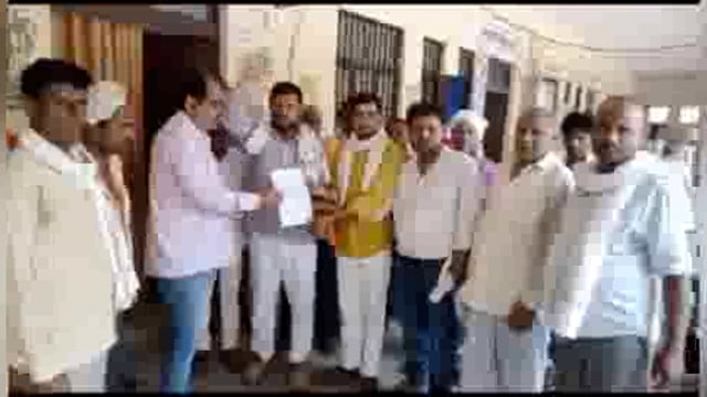 गुलरिया कटेश्वर नाथ में ग्रामीणों ने कोटेदार पर लगाया भ्रष्टाचार का आरोप एसडीएम से की शिकायत ।