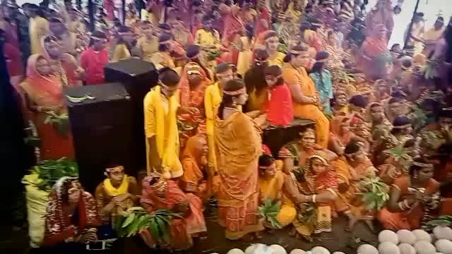 चिरैया गांव में श्रीमद् भागवत कथा ज्ञान यज्ञ को लेकर निकाली गई भव्य कलश शोभायात्रा