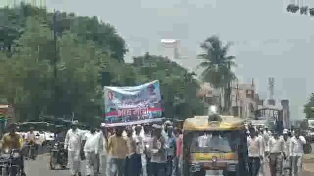 आटपाडी मध्ये श्रमिक मुक्ती दलाचा पाणी प्रश्न संदर्भात मोर्चा