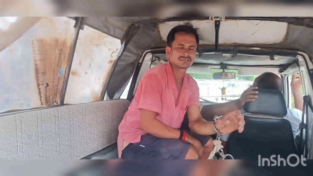 सूरजगढ़ा-पीरी बाजार थाना पुलिस के द्वारा एक शराबी को गिरफ्तार कर भेजा जा रहा लखीसराय जेल