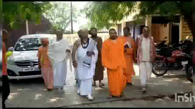 विद्युत समस्याओं से आक्रोशित संत समाज ने सौंपा ज्ञापन