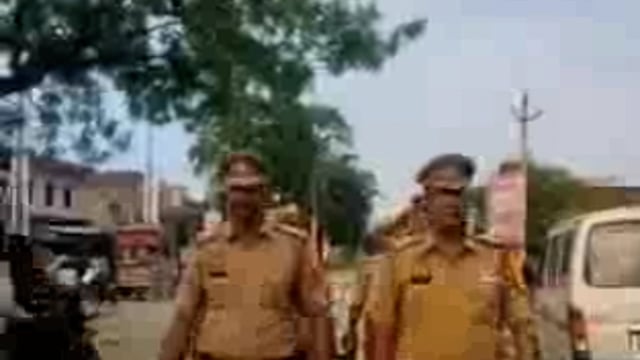 बकरीद पर्व को लेकर त्रिलोकपुर पुलिस ने कस्बा बिस्कोहर में किया पैदल गस्त आपसी भाईचारे के साथ त्यौहार मनाने की दी हिदायत