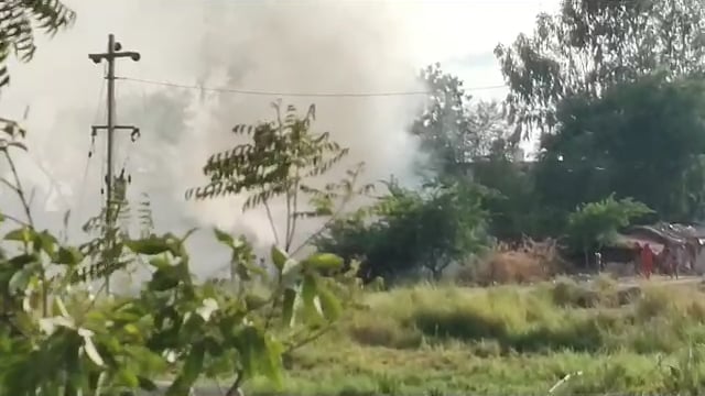 प्रतापगढ़ जिले के बाघराय थाना क्षेत्र के बूढेपुर गांव में शॉर्ट सर्किट से लगी आग छप्पर जलकर हुआ राख ग्रामीण ने पाया काबू