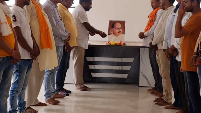 नगर पंचायत बिस्कोहर कार्यालय पर श्यामा प्रसाद मुखर्जी के पुण्यतिथि पर उनके छायाचित्र पर की गई पुष्पांजलि