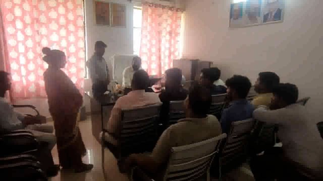 बिस्कोहर नगर पंचायत कार्यालय पर अध्यक्ष अजय गुप्ता ने नगर वासियों के साथ की बैठक नगर की समस्या को लेकर हुई चर्चा