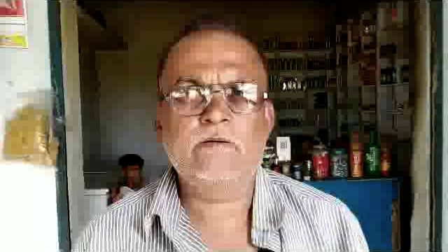 बलरामपुर:गौर ग्राम में दबंगों ने दुकान में लगाई आग पीड़ित ने थाने पर लगाई गुहार 