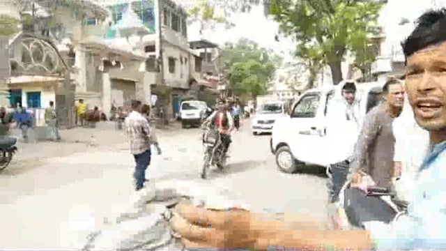 टैक्सी एसोसिएशन के दर्जनों लोगों ने प्राइवेट नंबर की ओवरलोडिंग इको गाड़ियों के विरुद्ध चलाया अभियान