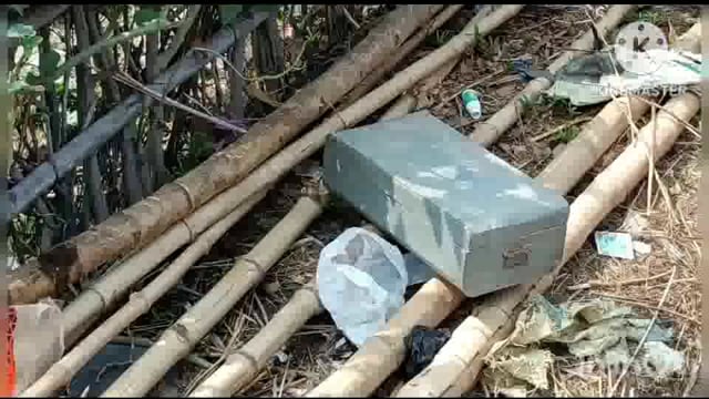 सूरजगढ़ा-मेदनी चौकी थाना क्षेत्र के खाबा गांव में दबंगों के द्वारा विधवा भूमिहीन गरीब का उजारा गया झुग्गी झोपड़ी