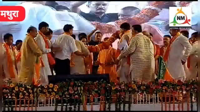 कान्हा की नगरी मथुरा के सेठ बीएन पोद्दार इंटर कॉलेज पहुंचे मुख्यमंत्री योगी आदित्यनाथ।