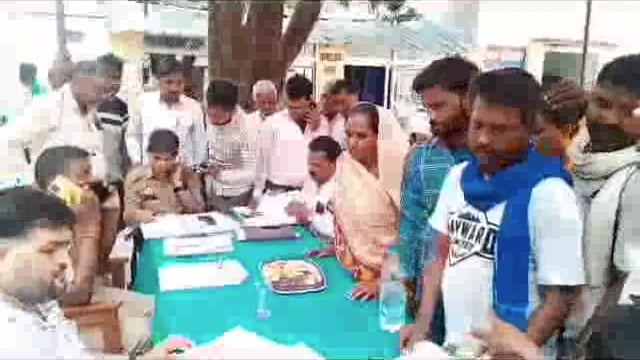 रौनापार थाना पर समाधान दिवस पर सुनी गई फरियादियों की फरियाद, जुटी रही भीड़