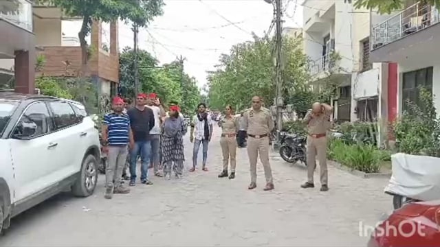 काली पट्टियां बांधे सपा नेत्री रितु गोयल और कार्यकर्ता किए नजरबंद