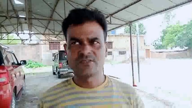 सकरपूरा निवासी पीड़ित जीतन शर्मा ने ग्राम समाज की जमीन पर अवैध कब्जा करने का आरोप लगाते हुवे जिलाधिकारी से की शिकायत