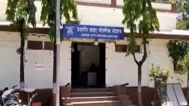 जिल्हा परिषद शाळे जवळून महिलेचे अज्ञात चोरट्याने मंगळसूत्र पळविले