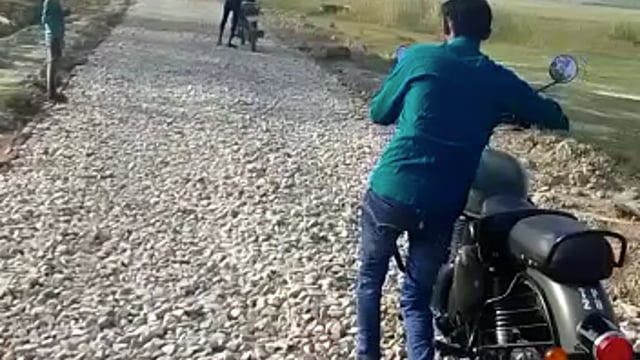 महेशगंज थाना क्षेत्र के कलिकापुर नहर के रास्ते में ठेकेदार की मनमानी के कारण ग्राम सभा की जनता का चलना हुआ मुश्किल।