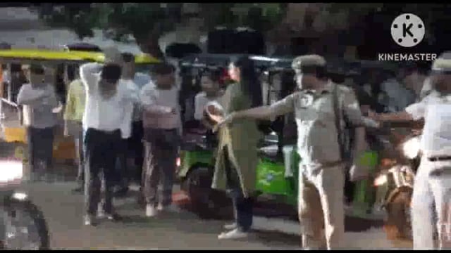 डीएम ने ई- रिक्शा से किया परिक्रमा मार्ग का निरीक्षण, कमियां मिलने पर अधिकारियों को लगाई फटकार