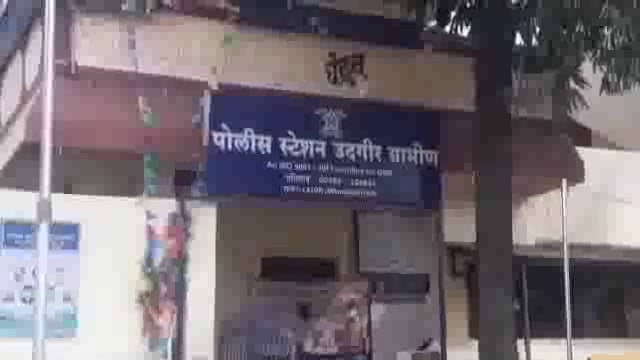 ग्रामीण पोलीस स्टेशन हद्दीतील एका अल्पवयीन मुलीस पळविणाऱ्या तरुणास पोलिसांनी शोध लावून घेतले ताब्यात