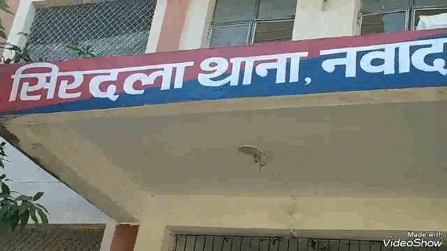 सिरदला थाना क्षेत्र के ऊपरडीह पंचायत के गोसाई बीघा गांव में छापेमारी कर पुलिस ने दो कट्टा, मोटरसाइकिल, तीन युवक गिरफ्तार